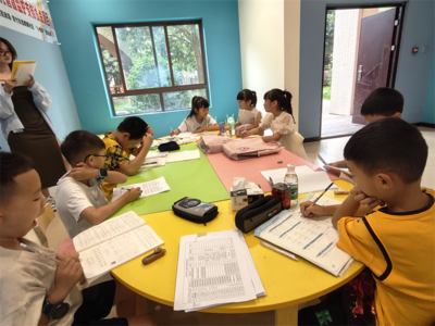 青神縣青竹街道 “快樂小東坡·童伴托管”公益班，點亮孩子多彩假期
